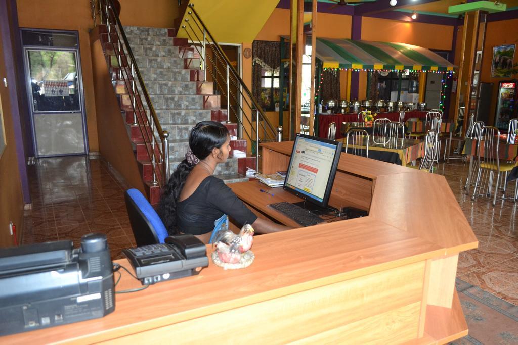Old Mahawasala Hotel Bambaragaleyaya Buitenkant foto