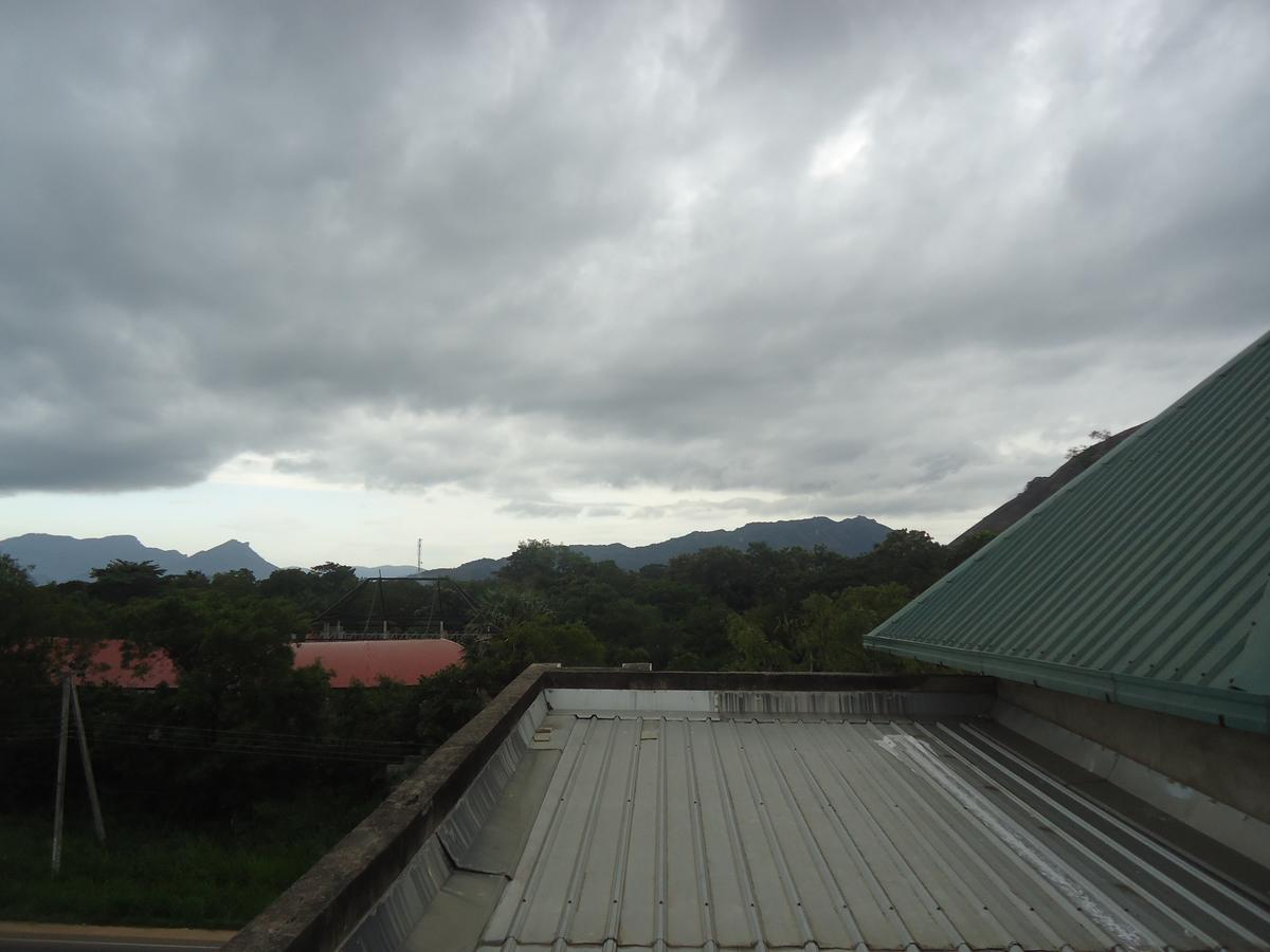 Old Mahawasala Hotel Bambaragaleyaya Buitenkant foto